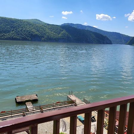 Casa Ana Serena Ieşelniţa Buitenkant foto