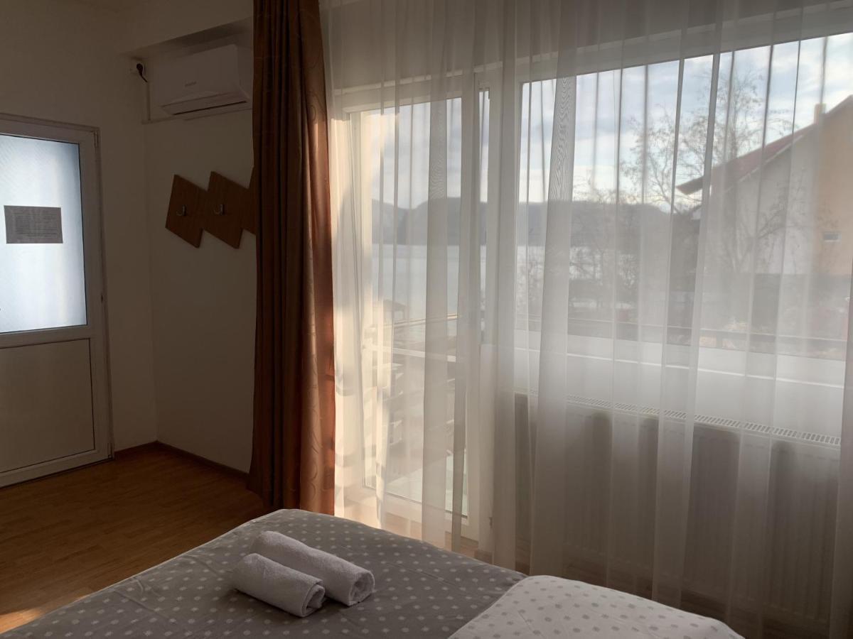 Casa Ana Serena Ieşelniţa Buitenkant foto