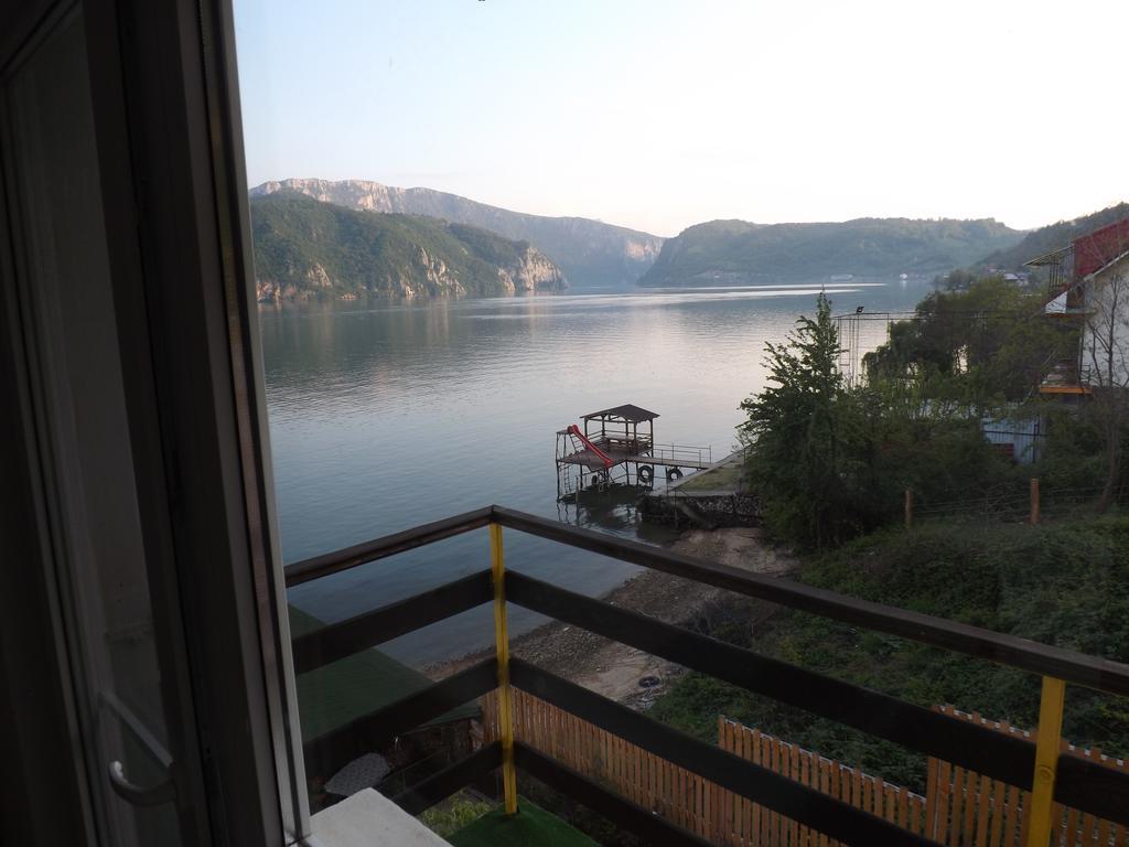 Casa Ana Serena Ieşelniţa Kamer foto