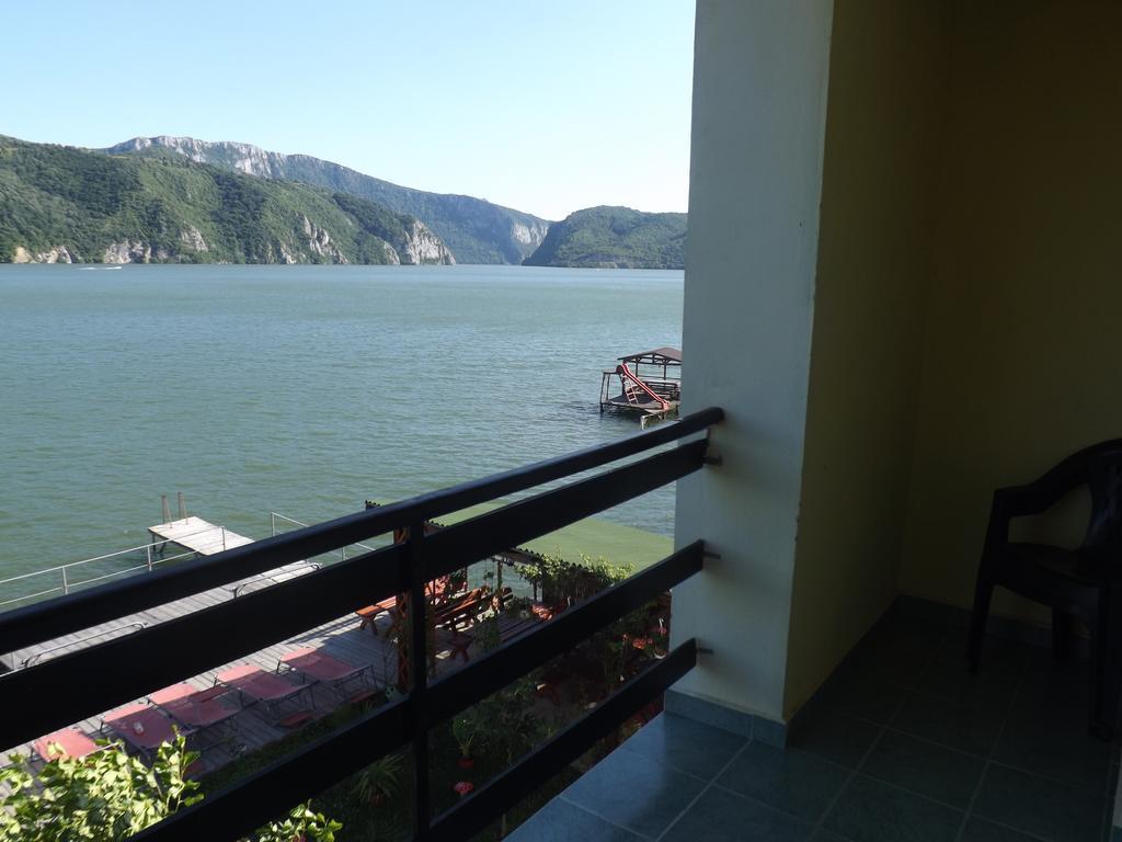 Casa Ana Serena Ieşelniţa Kamer foto