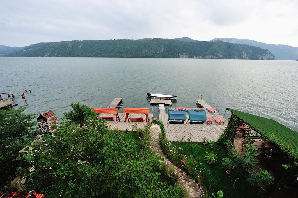 Casa Ana Serena Ieşelniţa Buitenkant foto