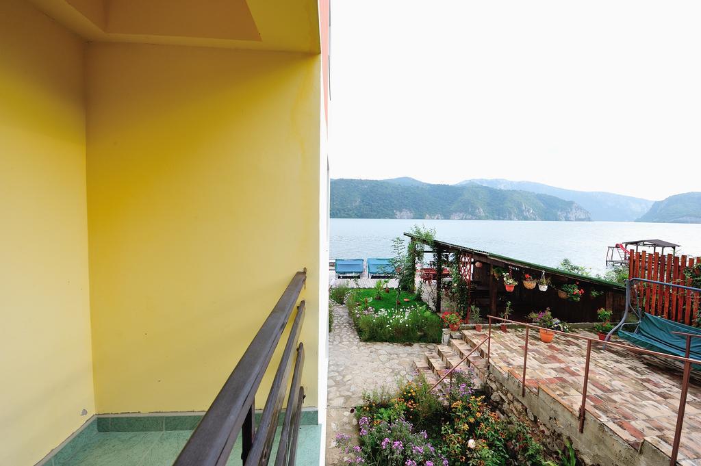 Casa Ana Serena Ieşelniţa Buitenkant foto