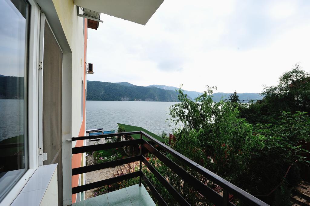 Casa Ana Serena Ieşelniţa Buitenkant foto