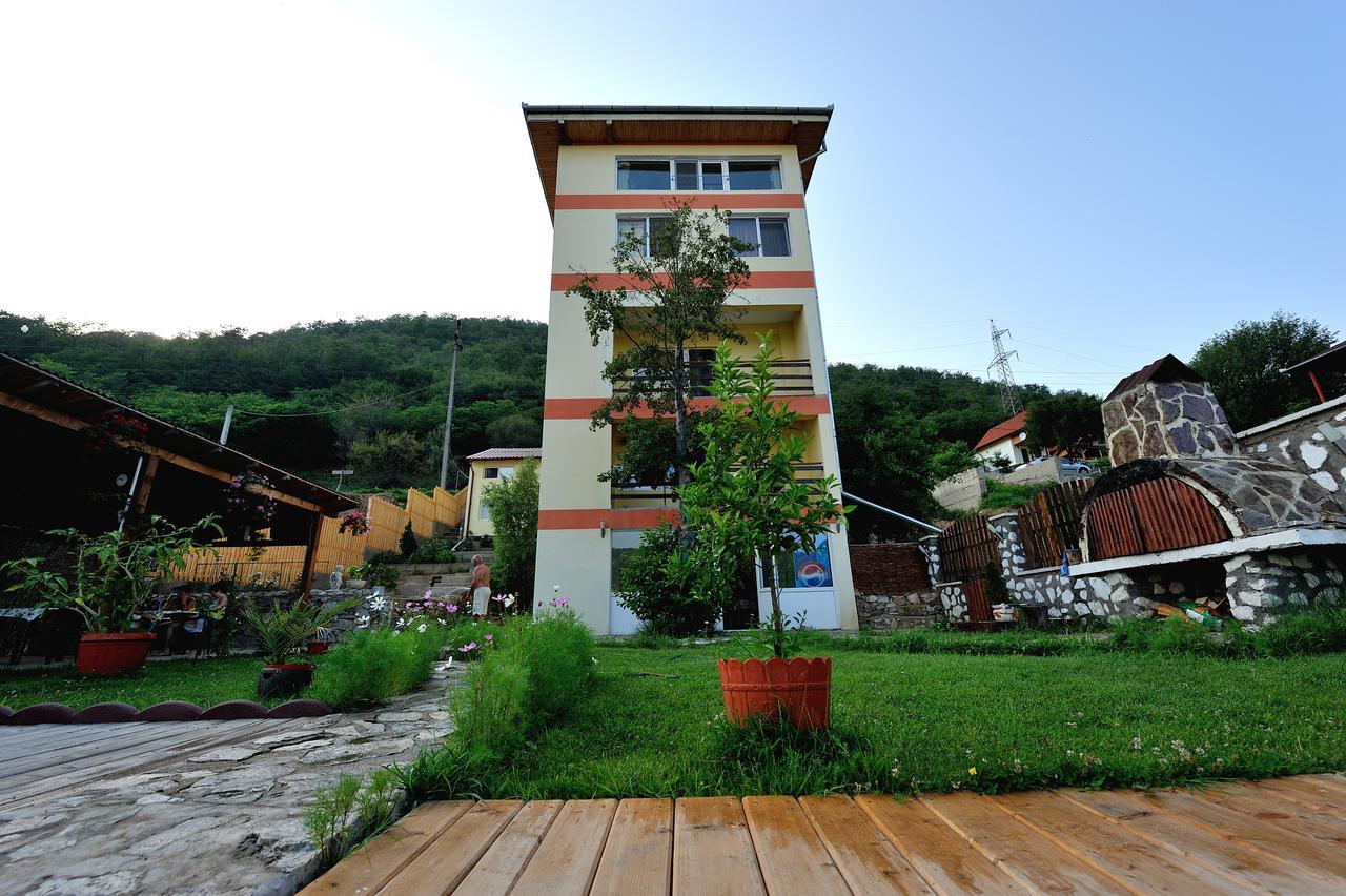 Casa Ana Serena Ieşelniţa Buitenkant foto