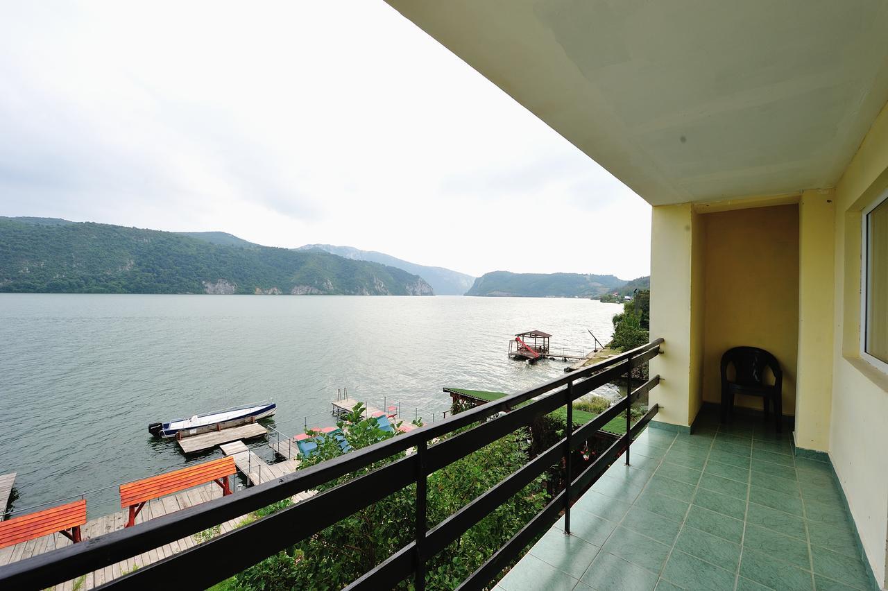 Casa Ana Serena Ieşelniţa Buitenkant foto