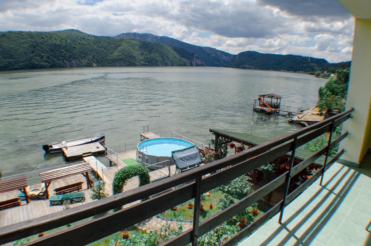 Casa Ana Serena Ieşelniţa Buitenkant foto