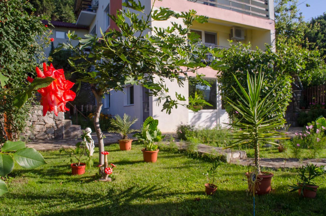 Casa Ana Serena Ieşelniţa Buitenkant foto
