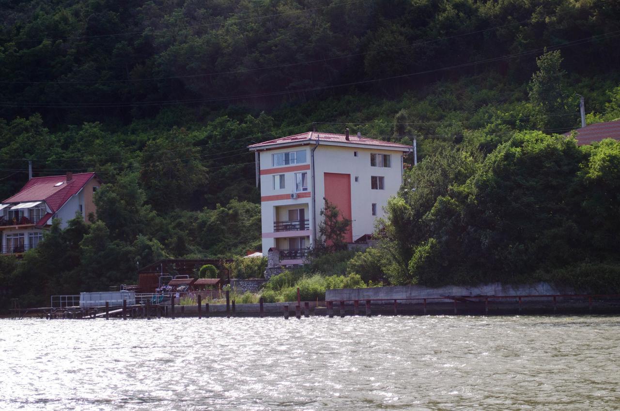 Casa Ana Serena Ieşelniţa Buitenkant foto