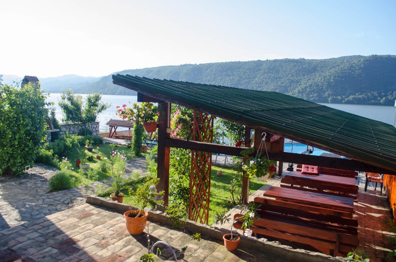 Casa Ana Serena Ieşelniţa Buitenkant foto