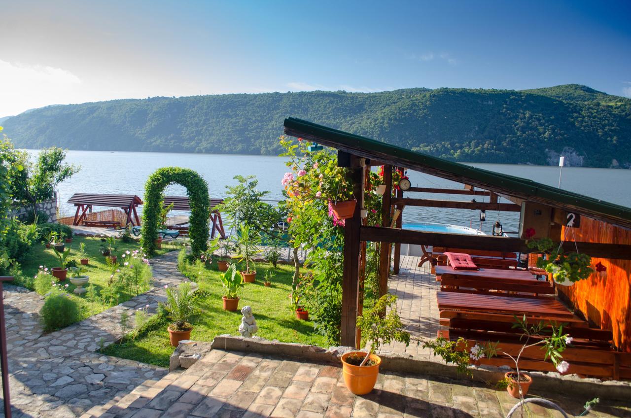 Casa Ana Serena Ieşelniţa Buitenkant foto