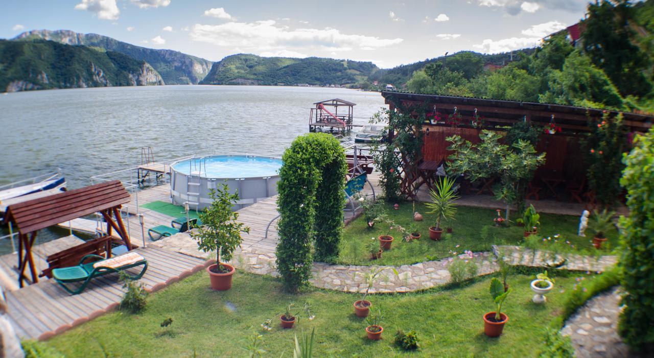 Casa Ana Serena Ieşelniţa Buitenkant foto