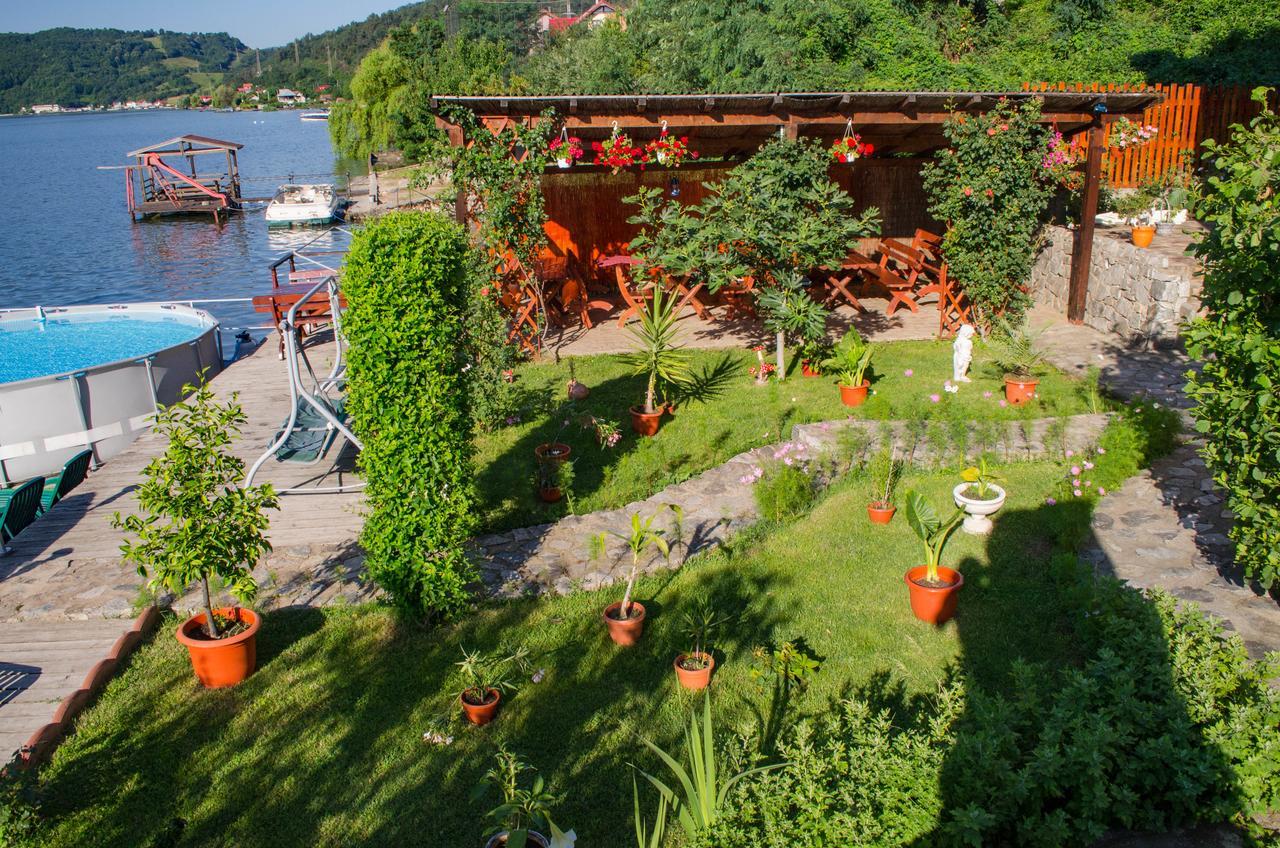 Casa Ana Serena Ieşelniţa Buitenkant foto