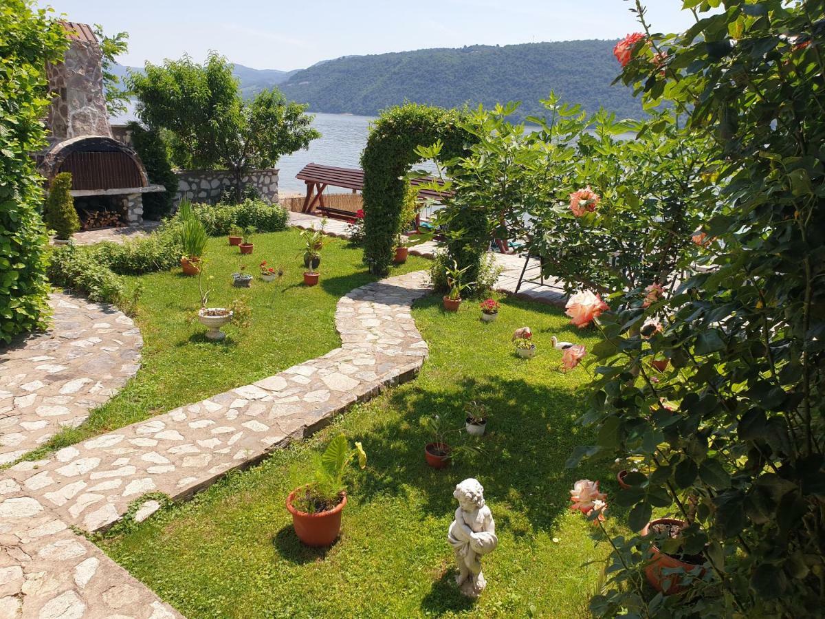 Casa Ana Serena Ieşelniţa Buitenkant foto
