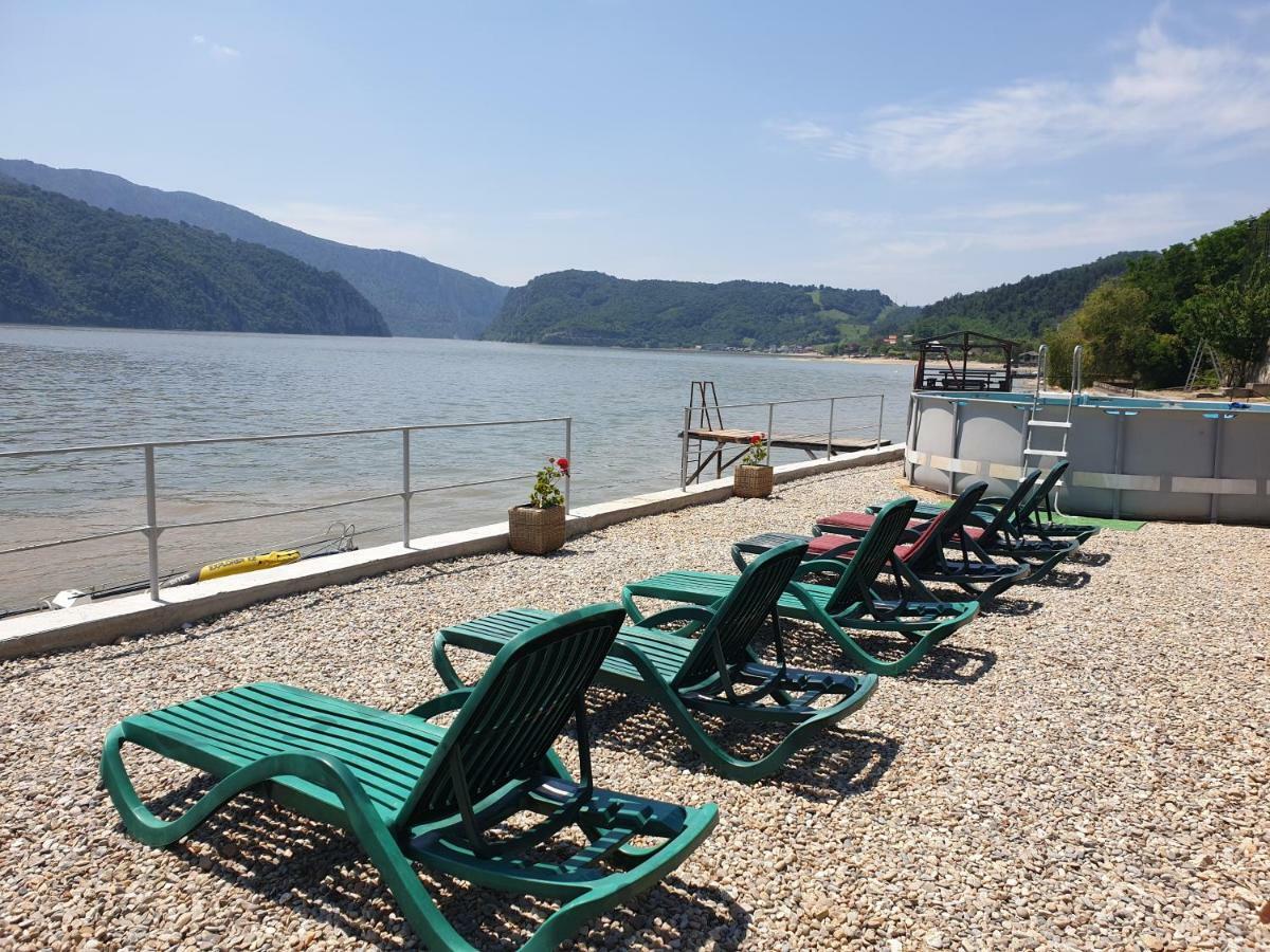Casa Ana Serena Ieşelniţa Buitenkant foto